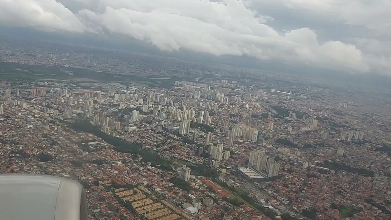 Boeing 737-800 PR-GZS decola de Guarulhos para Brasília