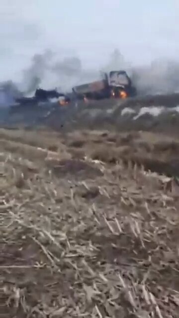 Complete destruction of a #Russian military column in #Chernihiv by Ukrainian forces