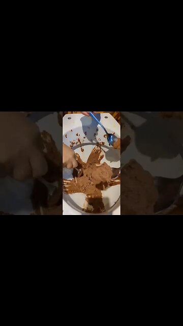 que tal comer na privada 🚽 um sorvete de chocolate 🍫🍦😋