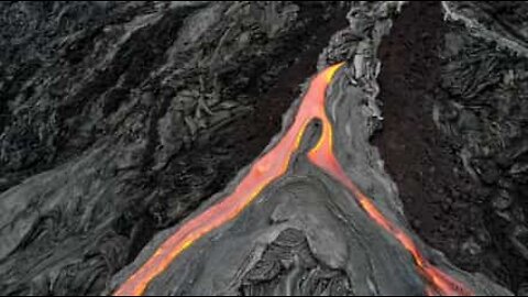 Un drone filme les coulées de lave du Kīlauea