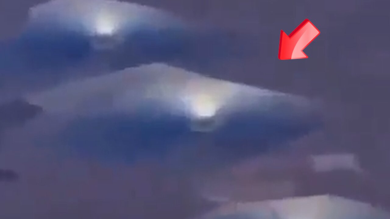 Mysterious flying object sighted! photographed from an aircraft [Space]