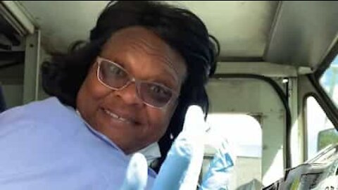 Postal worker accidentally videobombs TikTok performance!