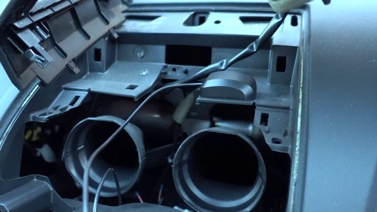 Nissan Dualis DIN Media Player Installation