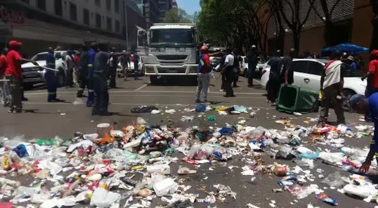 SOUTH AFRICA - Johannesburg - Tshwane municipal workers and Samwu Salary Increase Strike (Video) (GpB)