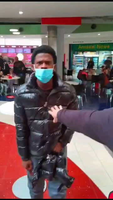 Youtuber in Manchester almost gets Jumped and beaten by Goons for recording them