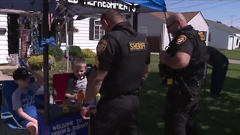 2 young boys raising money for families of fallen Cleveland police officers