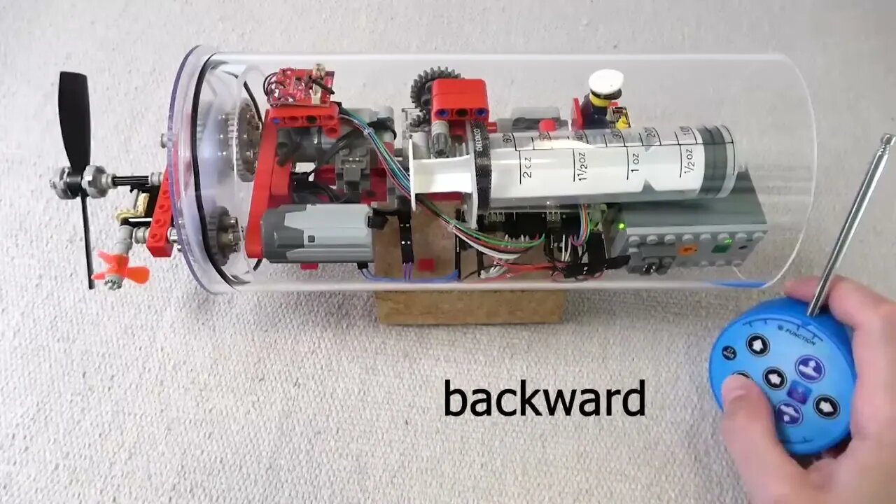 Building a Lego-powered Submarine 4.0 - automatic depth control