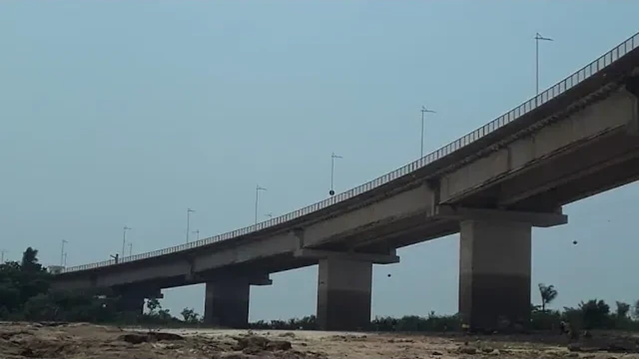 Efeitos da seca no Rio Amazonas observados na Ponte Jornalista Phelippe Daou