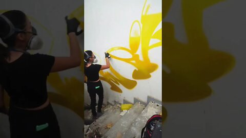 TALENTED GIRL DOES A GRAFFITI PIECE 👀 #graffiti #graffitiart #mural #shorts