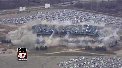 2nd blast brings down upper section of Pontiac Silverdome