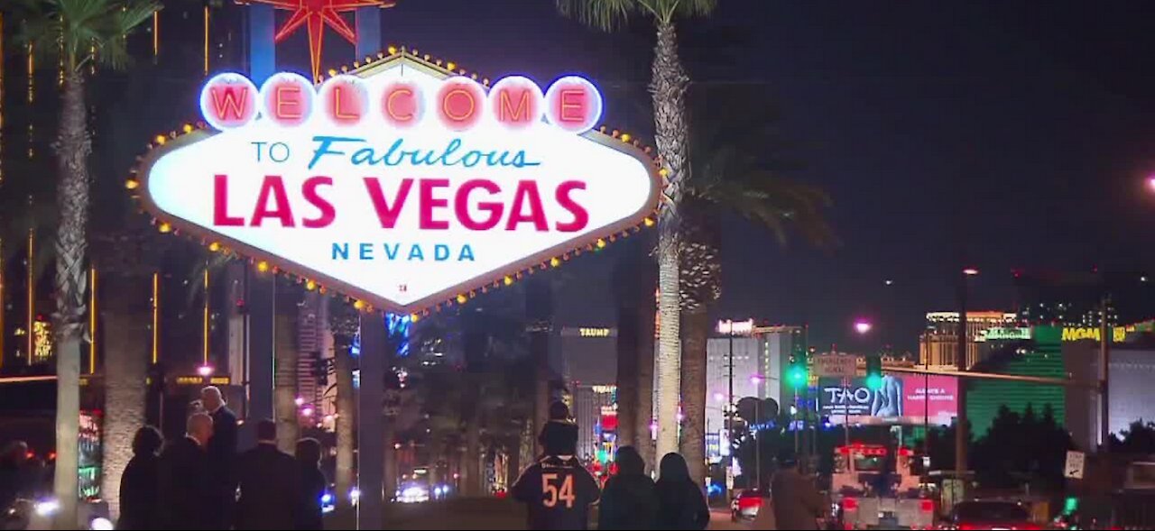 Welcome to Las Vegas Sign changing colors for lung health