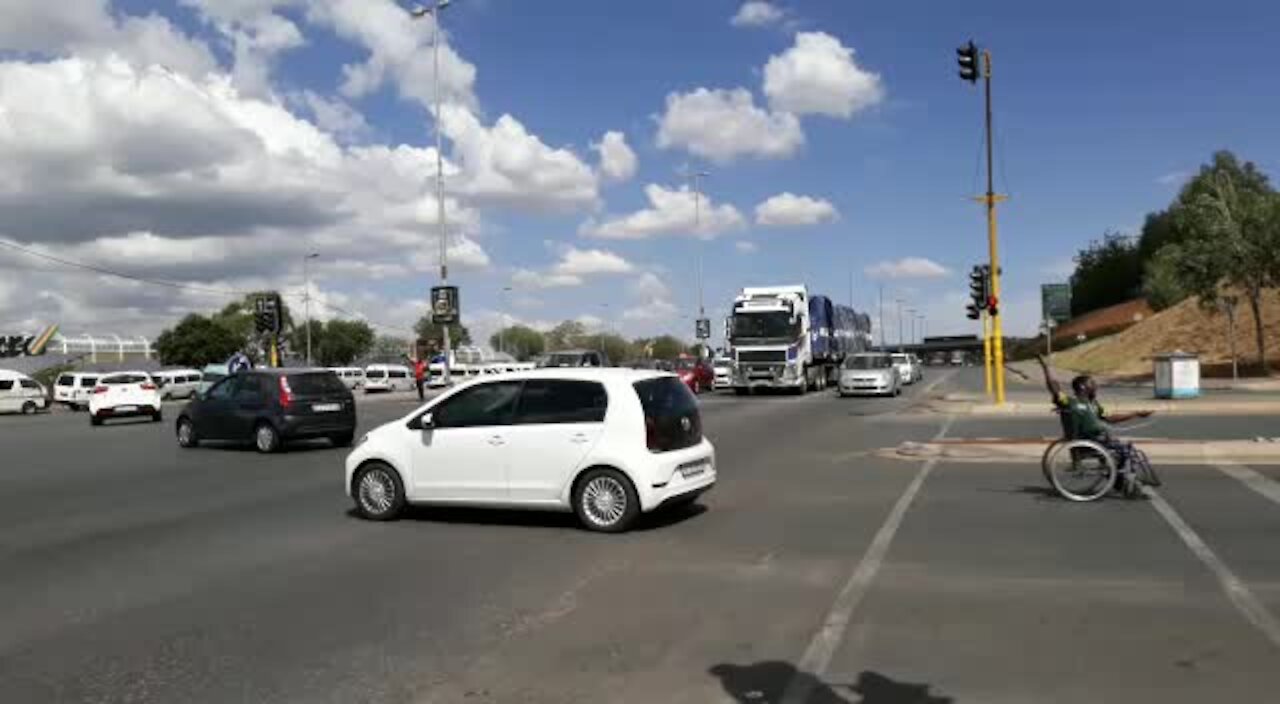 SOUTH AFRICA - Johannesburg - Hooters blare for Bokke RWC win (Video) (hwD)