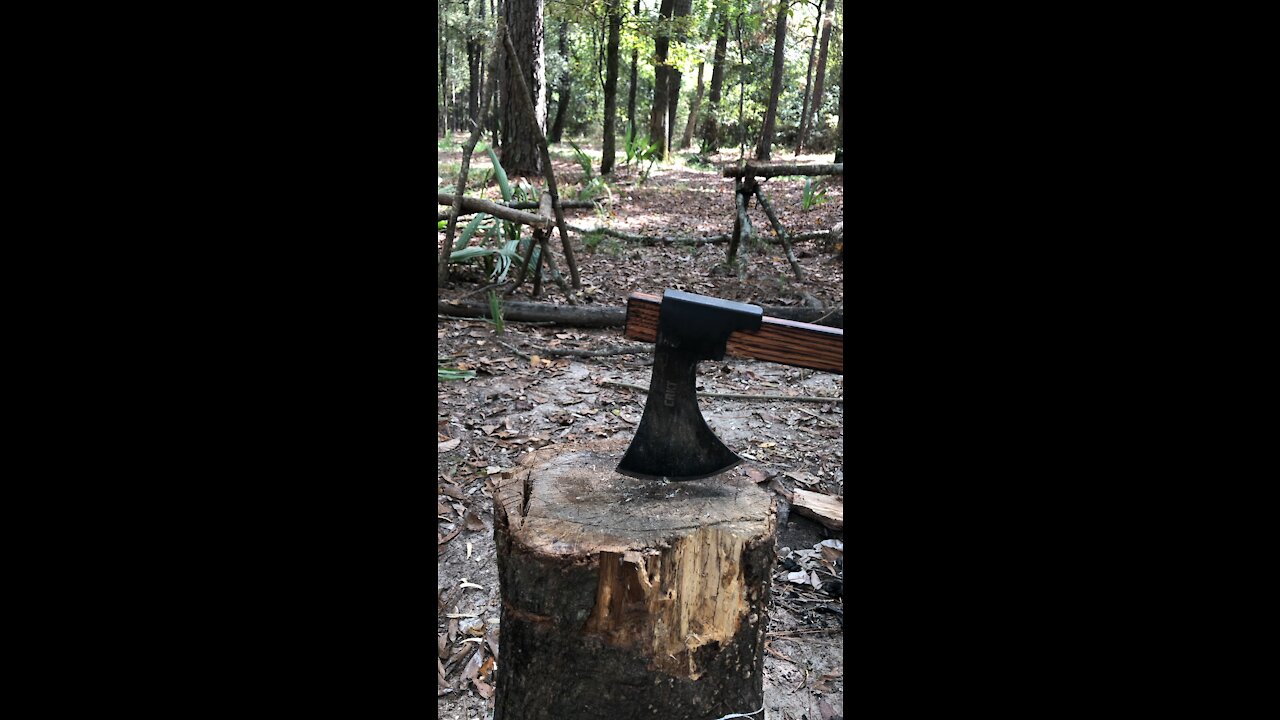 CRKT Cimbri splitting wood