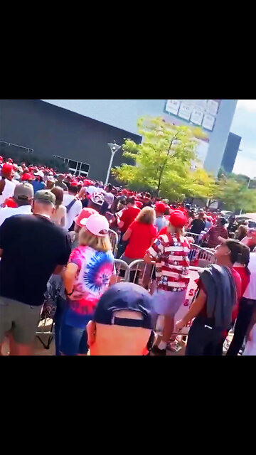 LOVE THOSE BEAUTIFUL PATRIOTS STANDING IN LINE FOR DAYS!!!😍😍😍