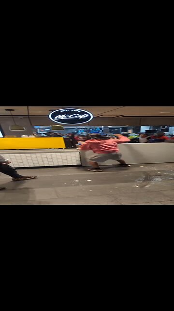 McRoyal Rumble : Food fight erupts between customer and McDonald’s staff.