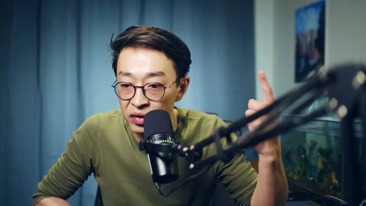 1.广州防疫引发的暴乱：推翻警车，拆围墙，两名女子被轧带困等 2.加拿大下任新总理(可能是)的演说 绝对不可能发生在同一个世界的2件事