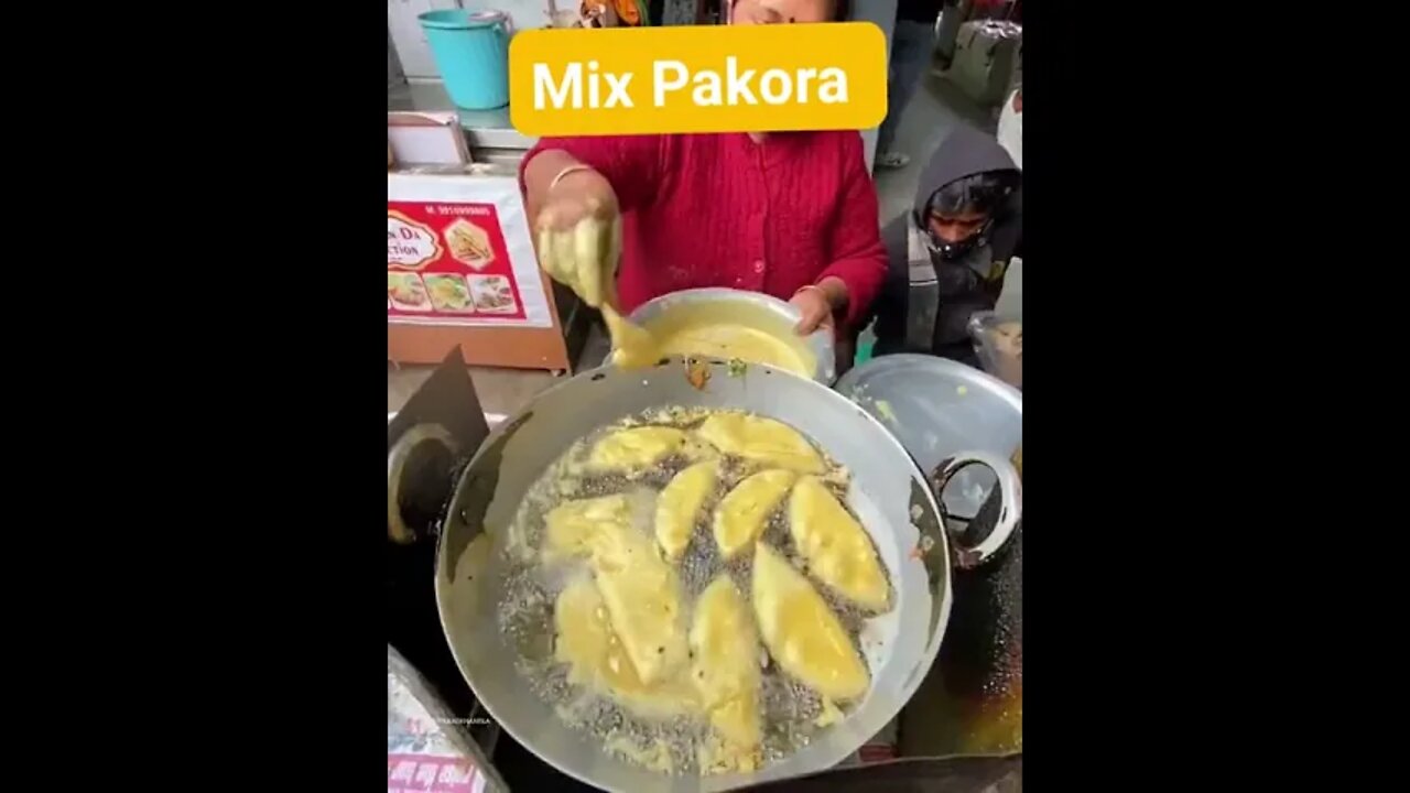 Mix Pakora 😋#ytshorts #shorts #Food #Streetfood #UpFoodReview