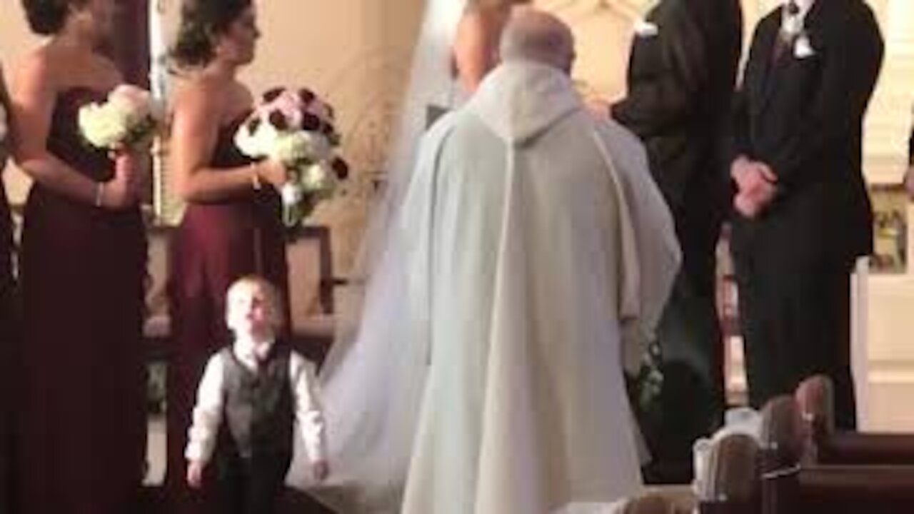 Kids add some comedy to a wedding! - Ring Bearer Fails