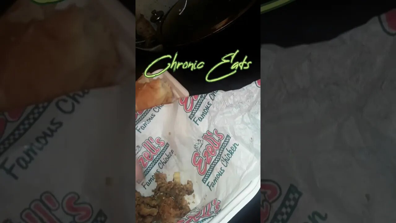 The best fried chicken chain around Seattle. Oprahs favorite! 🐔🍗#shorts