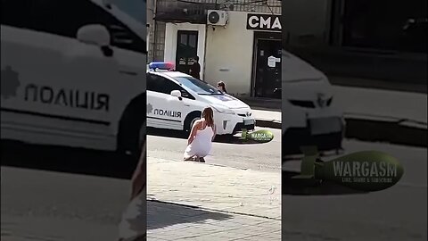 The Ukrainian practice of kneeling when hearing sirens