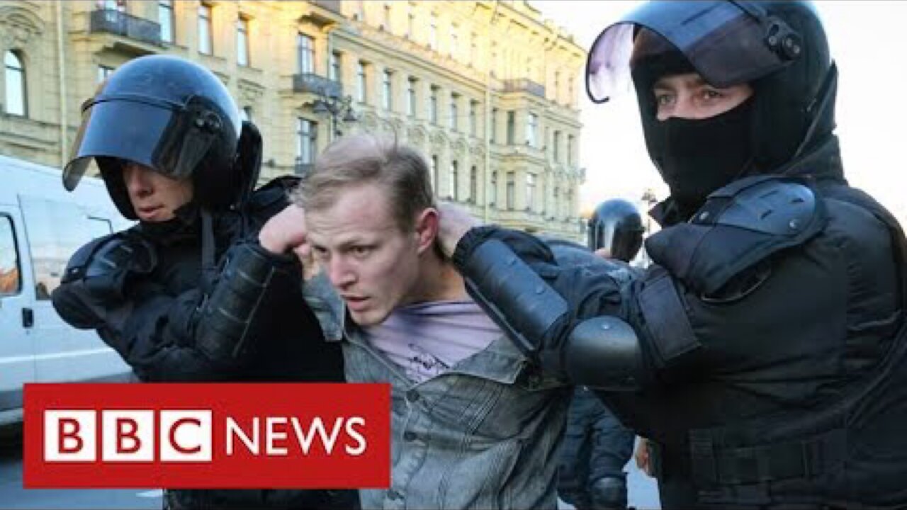 Protests grow in Russia over call-up to fight in Ukraine - BBC News