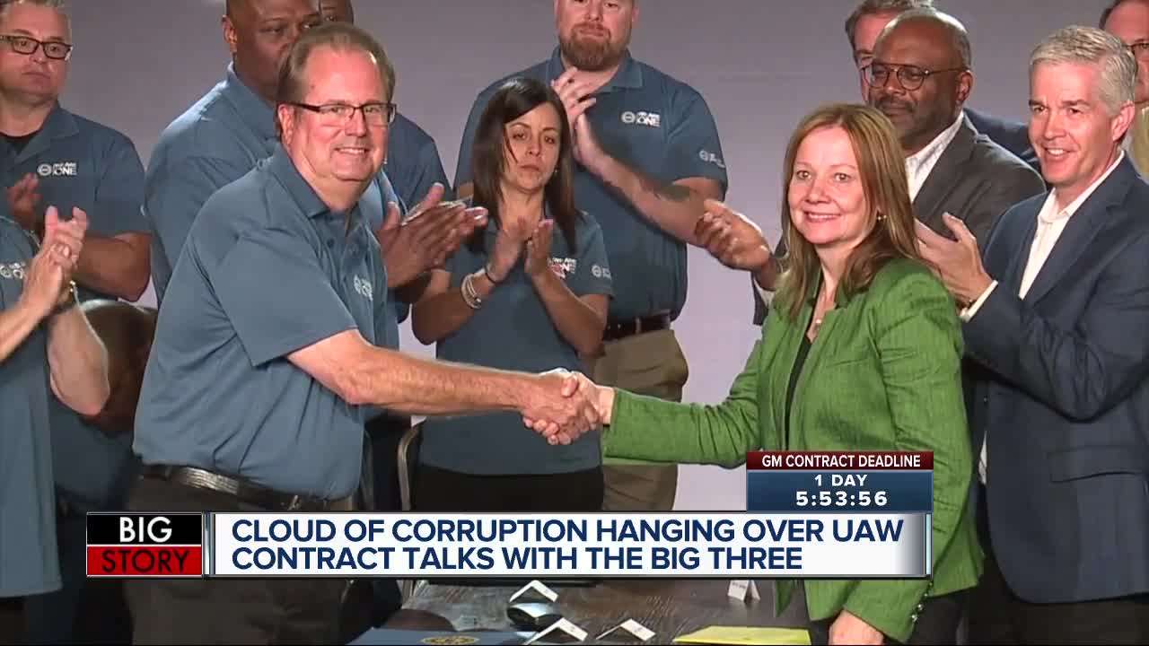 UAW extends contracts with Ford & FCA indefinitely amid GM negotiations