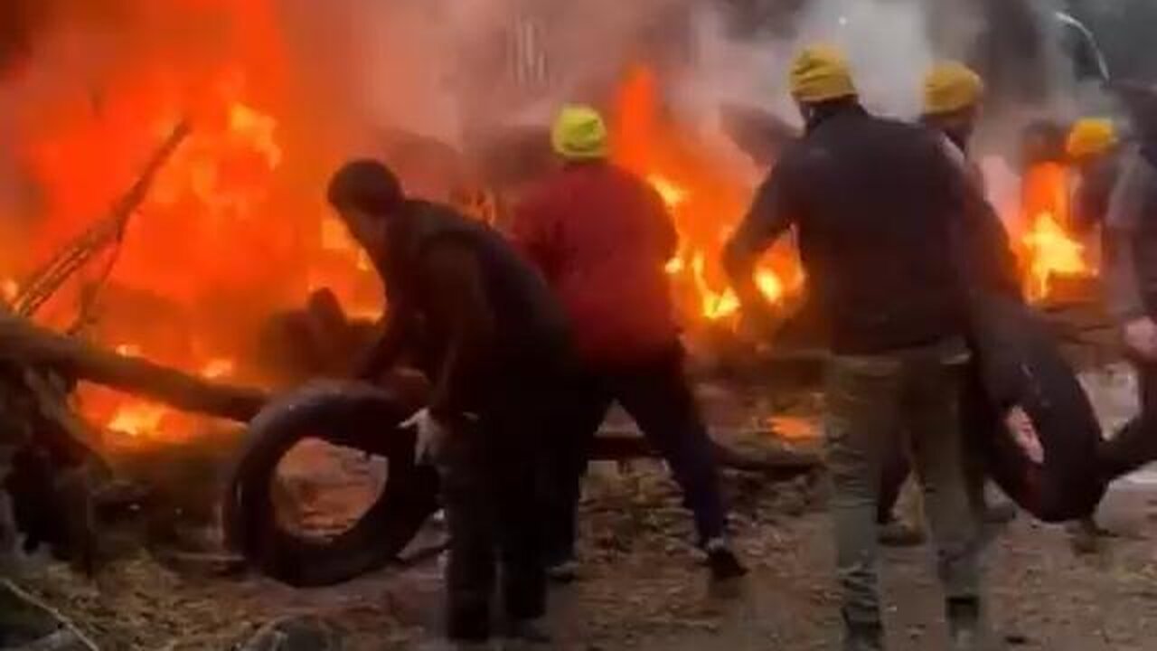 French farmers are going to great lengths to bring Macron's WEF government to its its knees.