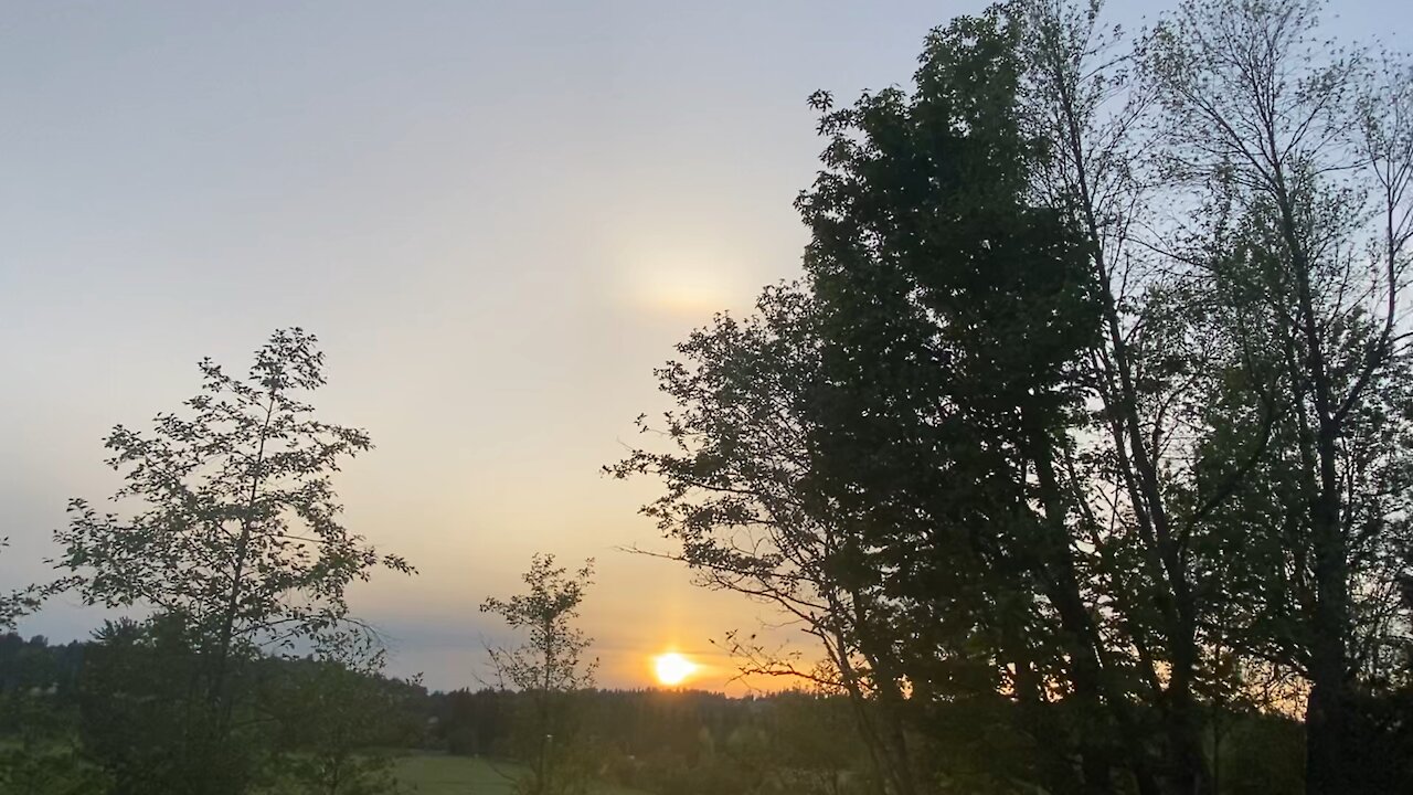 Can anyone explain the partial rainbow?