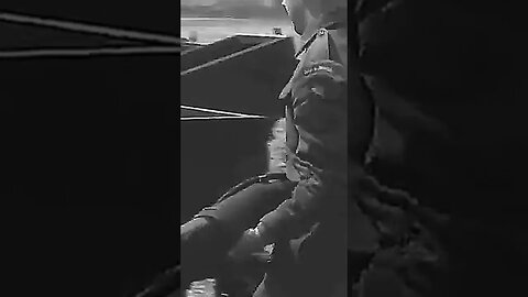 2 de junho de 1944 Homens da Divisão Aerotransportada britânica, preparando-se para o salto no Dia D