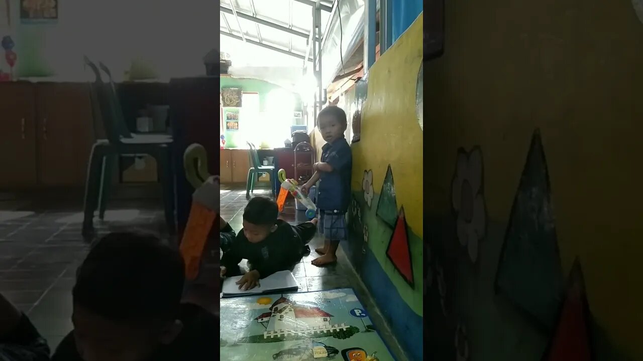 iban lagi main nih disekolah guys