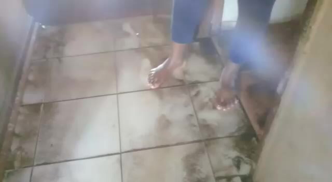 SOUTH AFRICA - Durban - Burst water pipe (Videos) (utt)