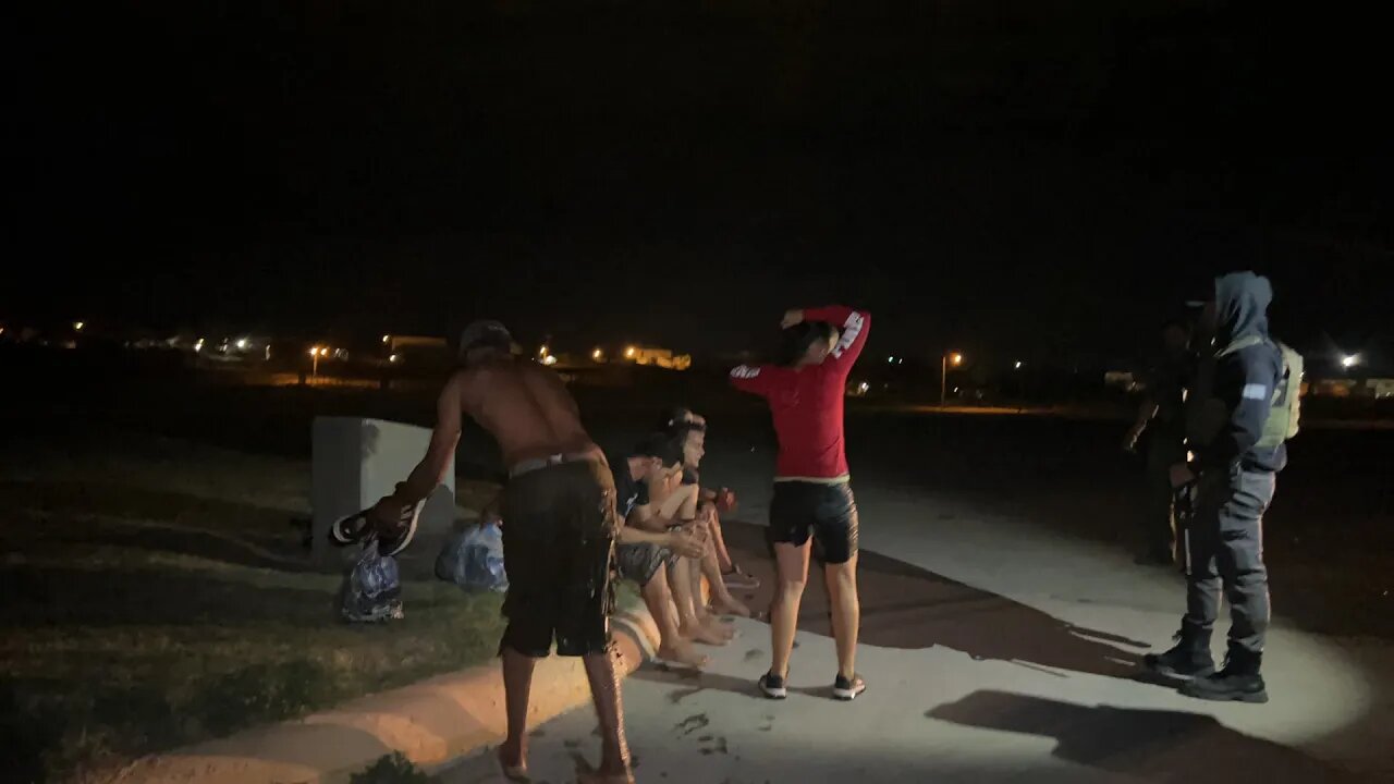 Cubans Swim Rio Grande, Apprehended by Militia, Border Patrol - Livestream