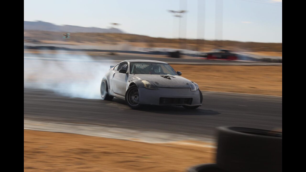 350z drifting at Apple Valley Speedway