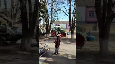 Ukraine: This is unbelievable people stealing Russian tanks