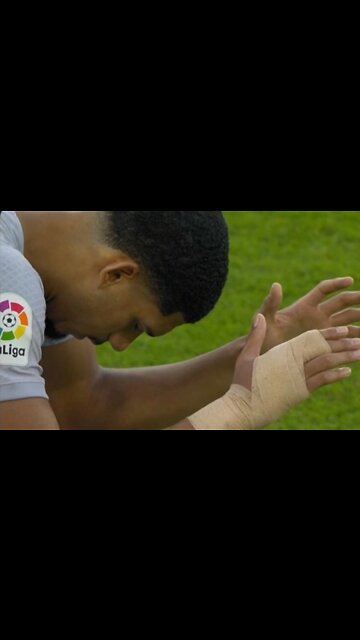 A fan had an heart attack on fc barcelona vs cadiz