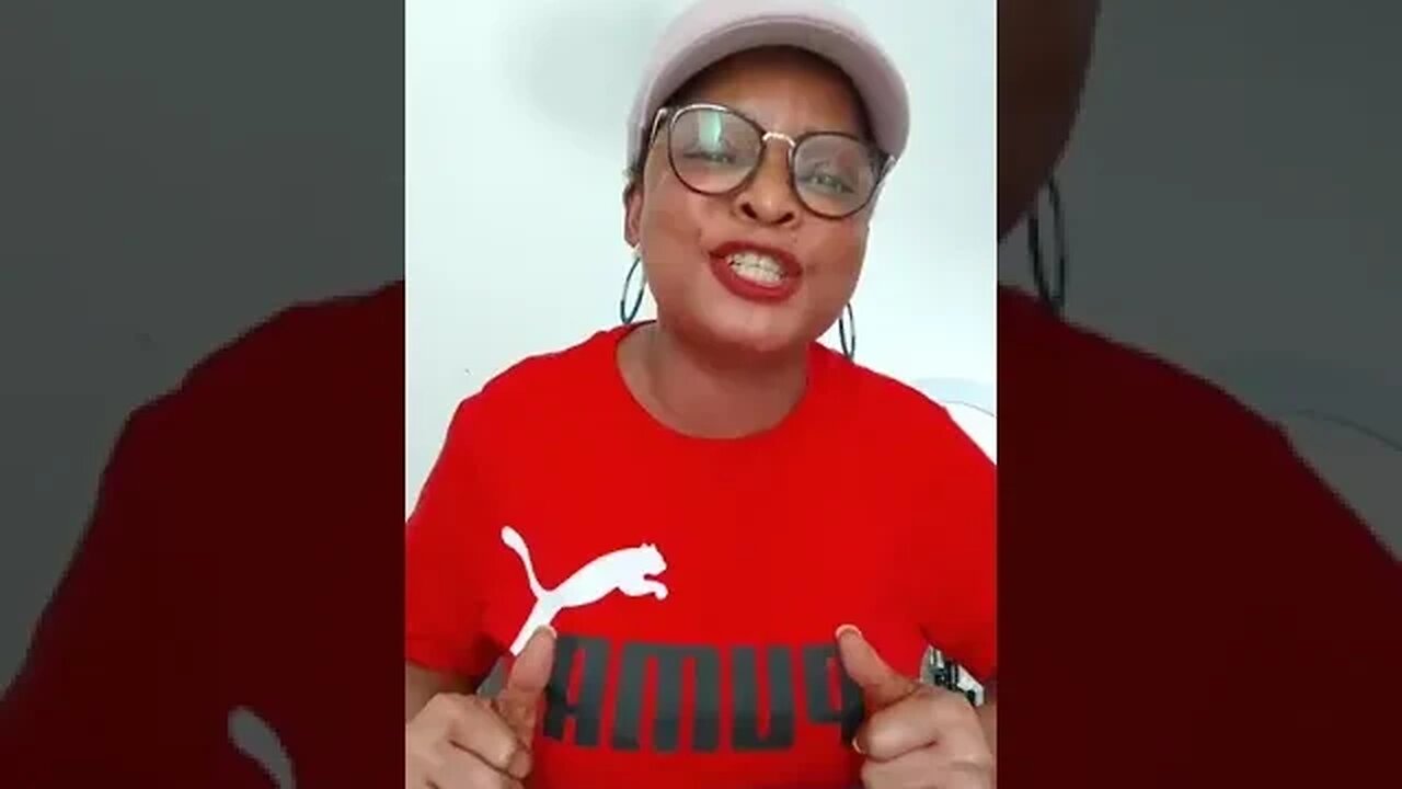 LOLO Boit L'eau Jaunâtre des Pays-Bas avec Sa Copine Flore De Lille Notre Veuve joyeuse - Livestream
