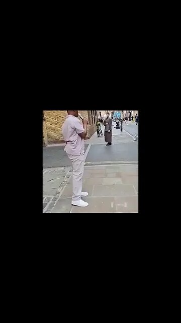 Christian Preacher outreaches to muslim tells him Jesus is God, Jesus is the Way The Truth and Life