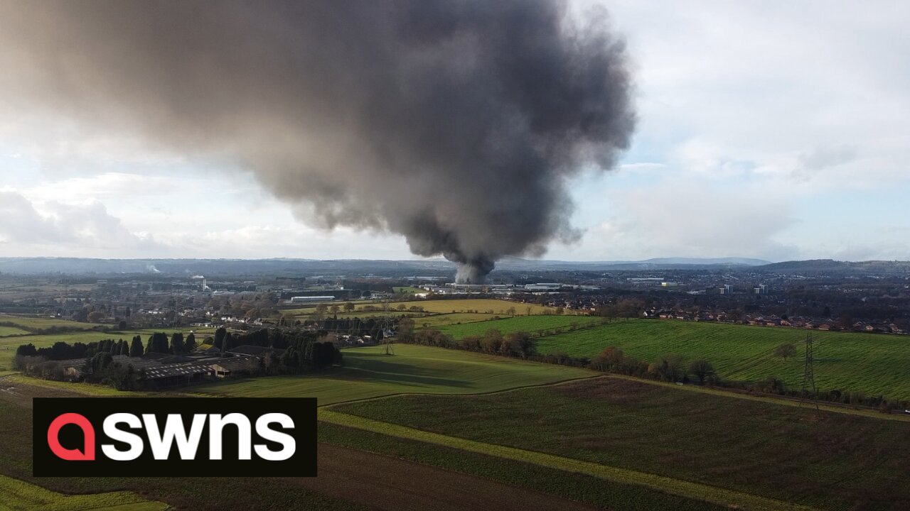 Firefighters are fighting to control an enormous blaze in a Kidderminster industrial estate