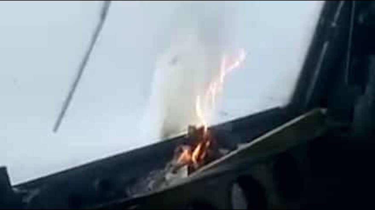 En Russie, on dégivre les fenêtres du train avec du feu