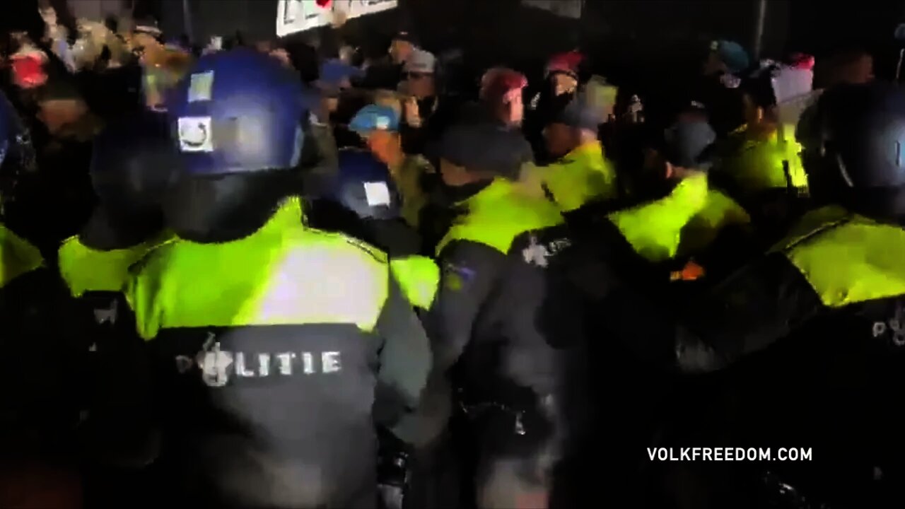 Amsterdam police violently attack vaccine protestors