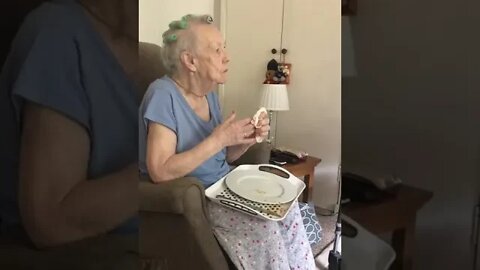 Nan rates her fajitas