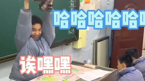 【每日笑星funny every day】这样的领导就离谱了！请问哪个男同志能经的起这样的考验