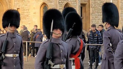 TILTING YOUR HEAD SIDWAYS TO CHECK THE UNIFORM #toweroflondon