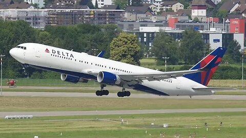 *Another Emergency Landings ✈️**Delta Air Lines Stockholm to New York Flight Encountered Bird Strike