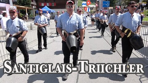 Die Santiglais Triichler aus Oberwald am Festumzug in Andermatt