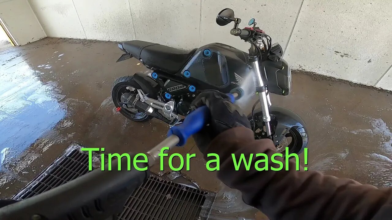 2022 Honda Grom-Motovlog 096-Washing the Grom