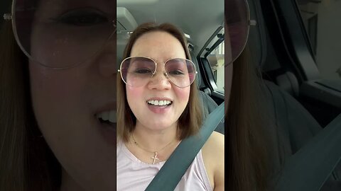 Các bạn Vino yêu xe Vinfast có 1 chiếc xe màu đỏ đang bị chết máy, các bạn tới đẩy phụ đi.😃