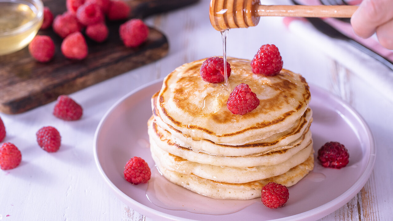 Buttermilk Pancakes - Easy and Quick Recipe for Fluffy Pancakes