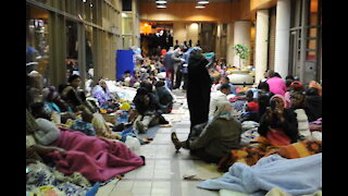 SOUTH AFRICA - Cape Town - Refugees and asylum seekers camp outside UN High Commissioner for Refugees (UNHCR) offices (Video) (w7i)