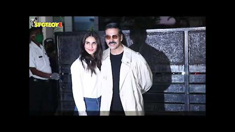 Akshay Kumar & Vaani Kapoor Arrive in Mumbai Post Wrapping up Shoot for 'Bell Bottom' | SpotboyE